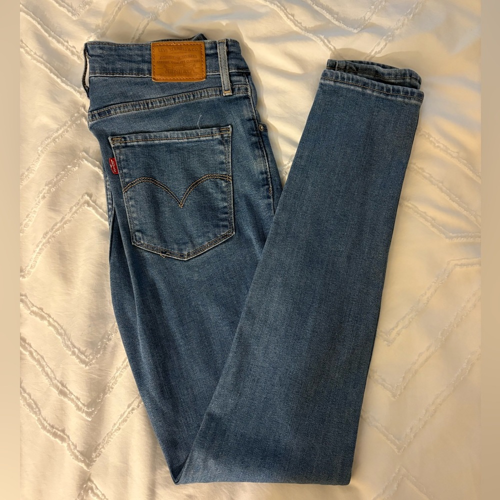 Levi's high-waisted skinny jeans